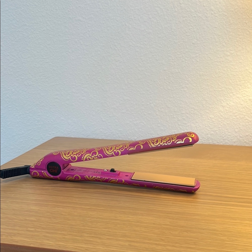CHI flat iron